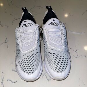 Nike Air Max 270 White and Black they are like new